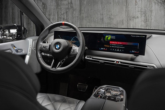 BMW iX 20 of 30