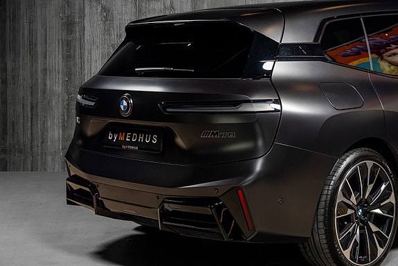 BMW iX 4 of 30