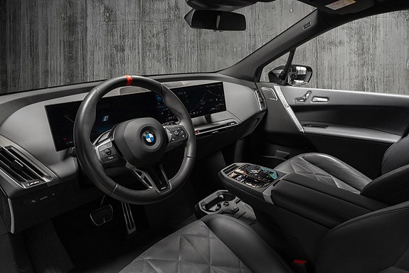 BMW iX 17 of 30