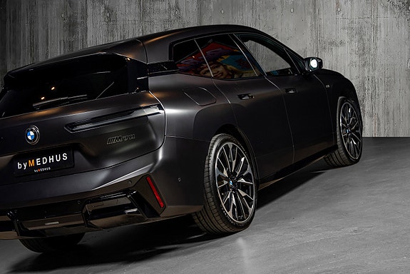 BMW iX 2 of 30
