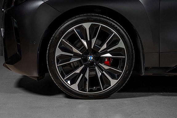 BMW iX 15 of 30
