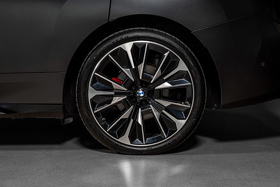 BMW iX 16 of 30