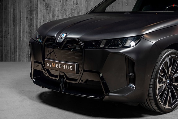 BMW iX 12 of 30