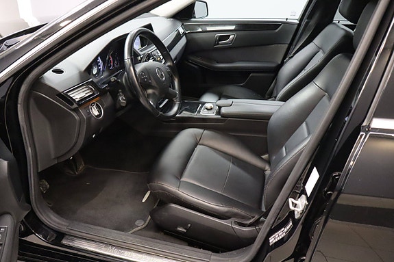 Mercedes-Benz E250 4 of 30