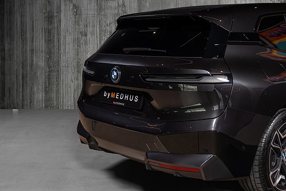 BMW iX 4 of 30