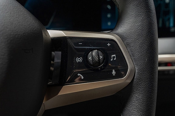 BMW iX 24 of 30