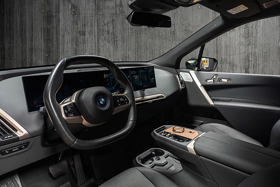 BMW iX 15 of 30