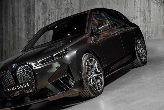 BMW iX 9 of 30