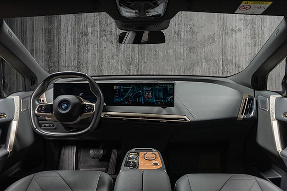BMW iX 19 of 30