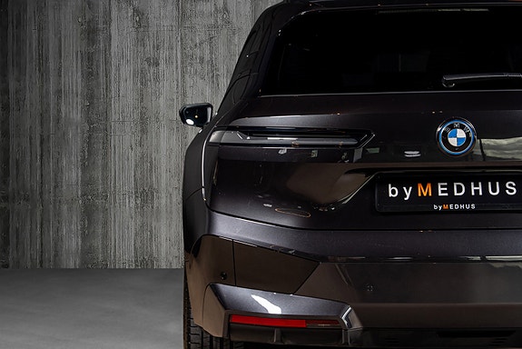BMW iX 5 of 30