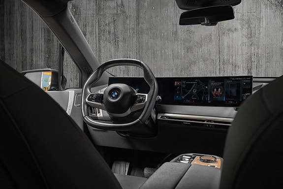 BMW iX 18 of 30