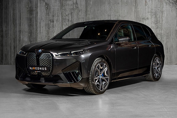 BMW iX 8 of 30