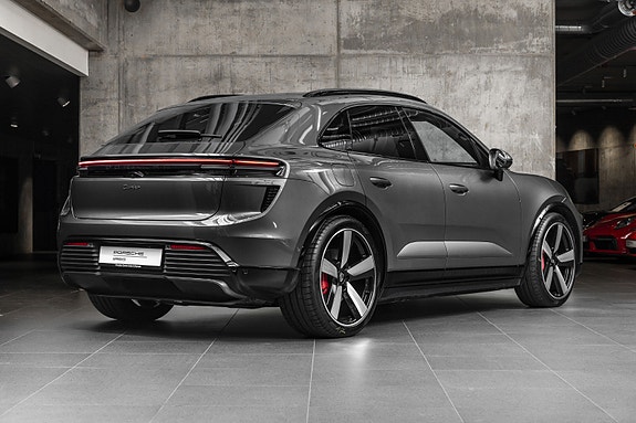 Porsche Macan 3 of 30