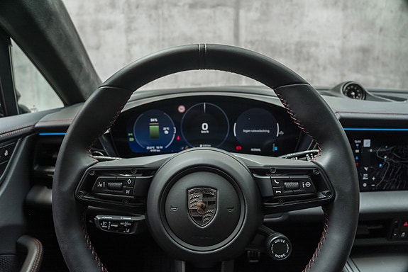 Porsche Macan 25 of 30