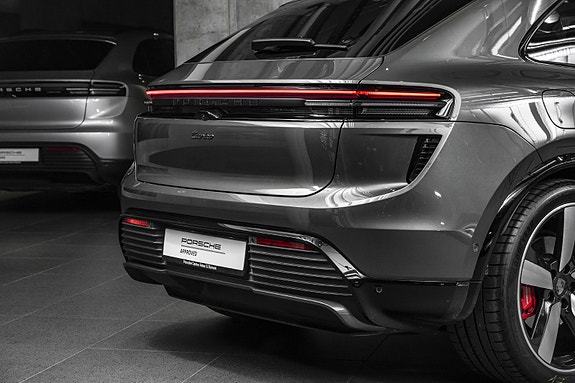 Porsche Macan 5 of 30