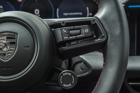 Porsche Macan 27 of 30
