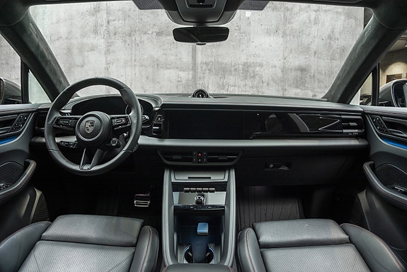 Porsche Macan 23 of 30