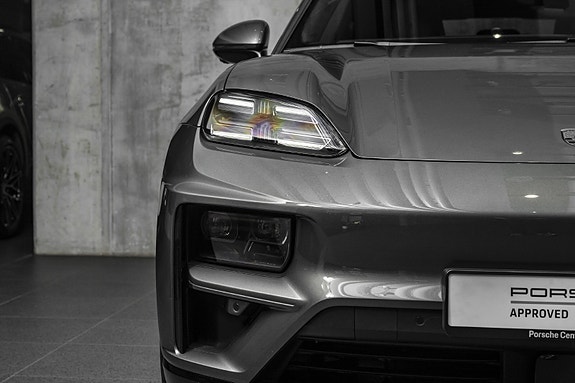 Porsche Macan 8 of 30