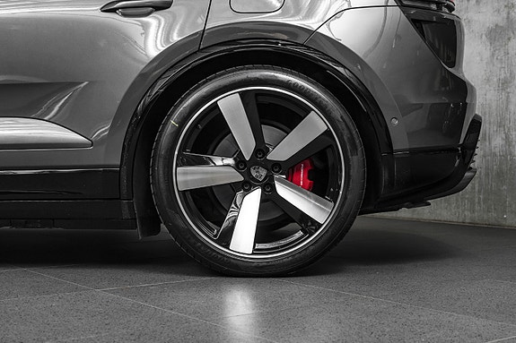Porsche Macan 16 of 30