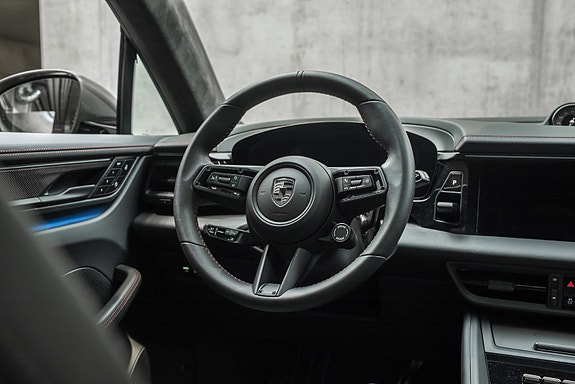 Porsche Macan 24 of 30