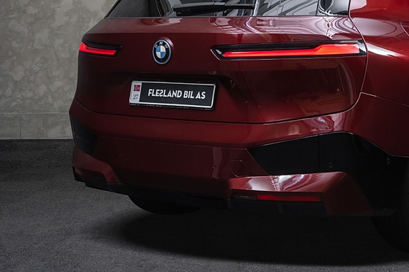 BMW iX 9 of 30