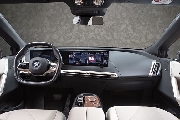 BMW iX 28 of 30