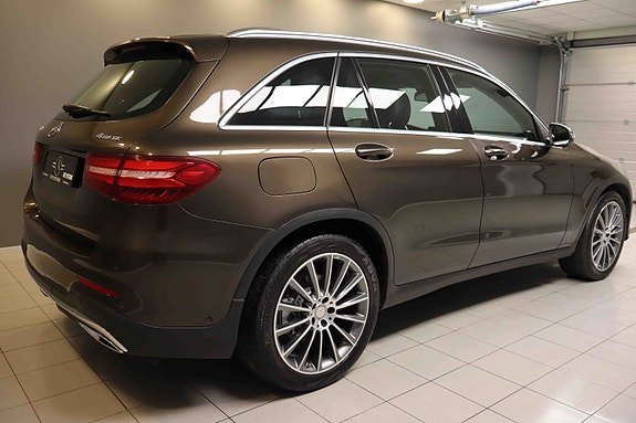 Mercedes-Benz GLC220 d 2 of 30