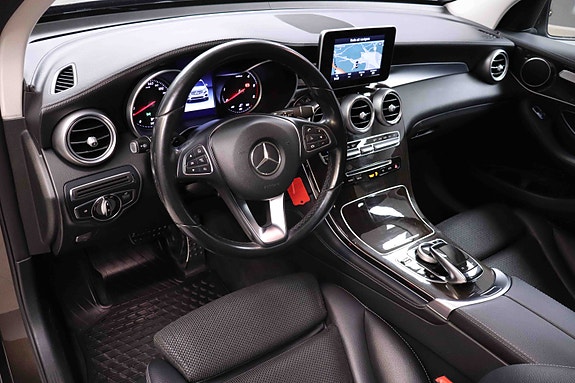 Mercedes-Benz GLC220 d 27 of 30