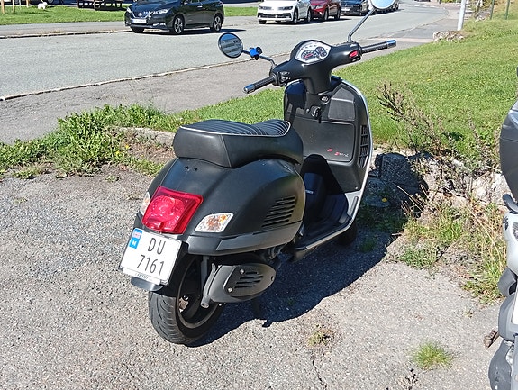 Vespa GTS 300 3 of 5
