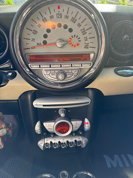 MINI Clubman Cooper D 11 of 13