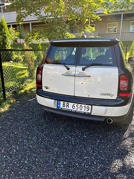 MINI Clubman Cooper D 2 of 13