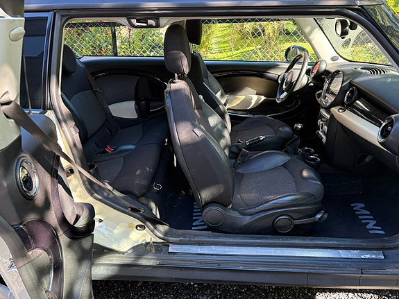 MINI Clubman Cooper D 8 of 13