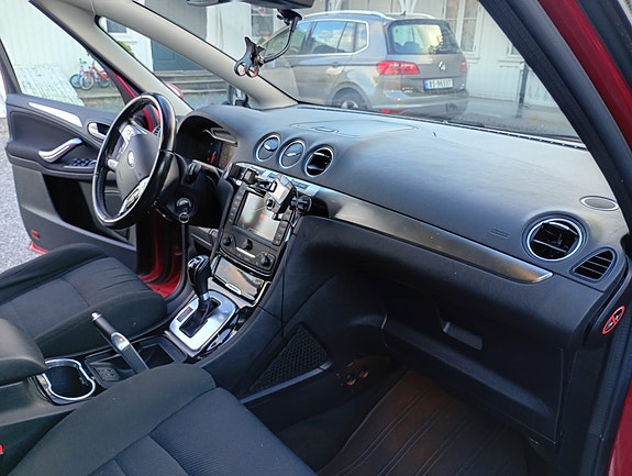 Ford S-MAX 9 of 30
