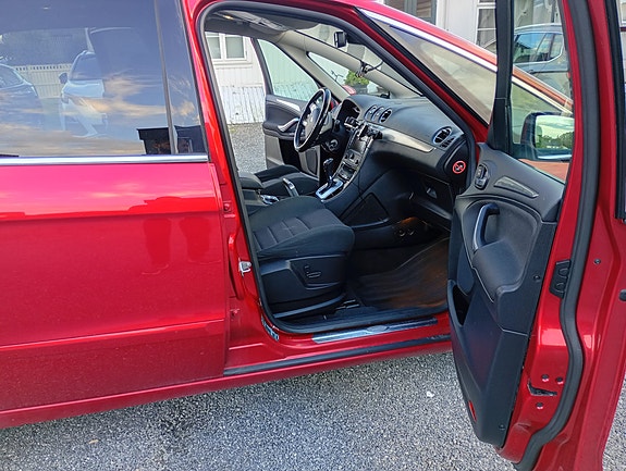 Ford S-MAX 8 of 30