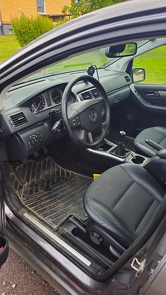 Mercedes-Benz B180 6 of 12