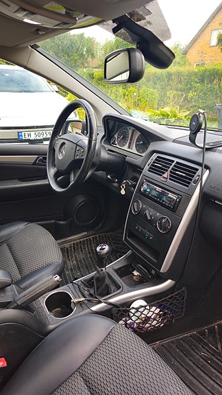 Mercedes-Benz B180 5 of 12