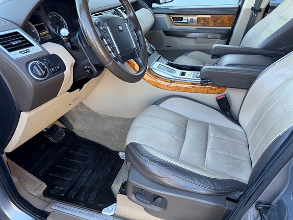 Land Rover Range Rover Sport 23 of 30