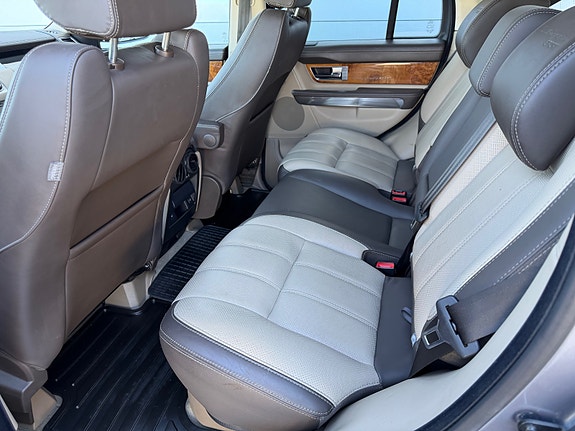 Land Rover Range Rover Sport 26 of 30