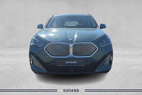 BMW iX2 8 of 30