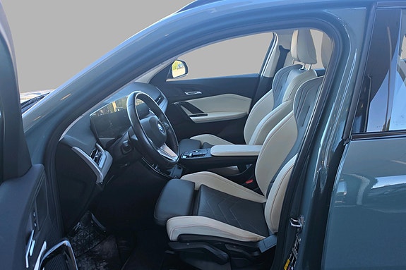 BMW iX2 11 of 30