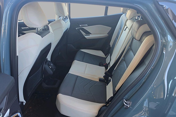 BMW iX2 16 of 30