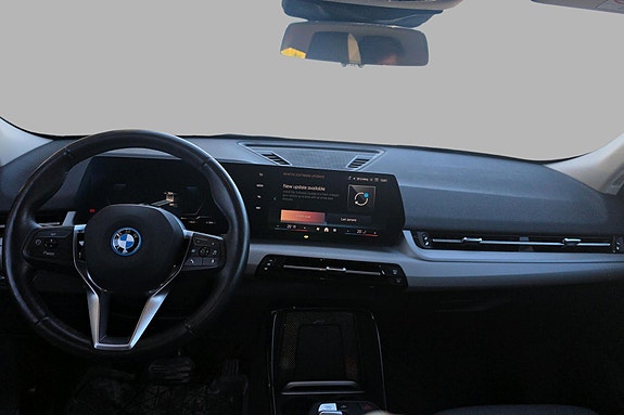 BMW iX2 10 of 30