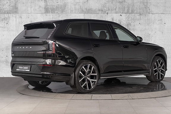 Volvo EX90 13 of 30