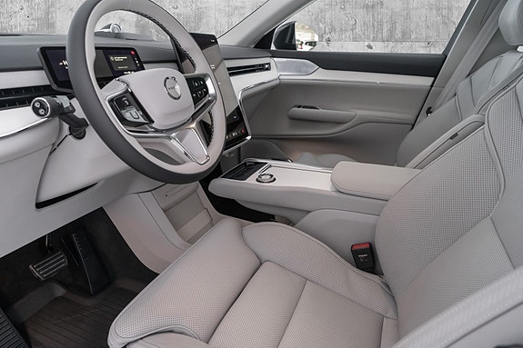 Volvo EX90 17 of 30