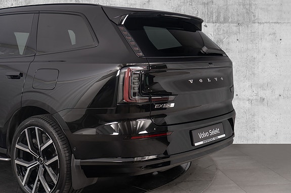 Volvo EX90 11 of 30
