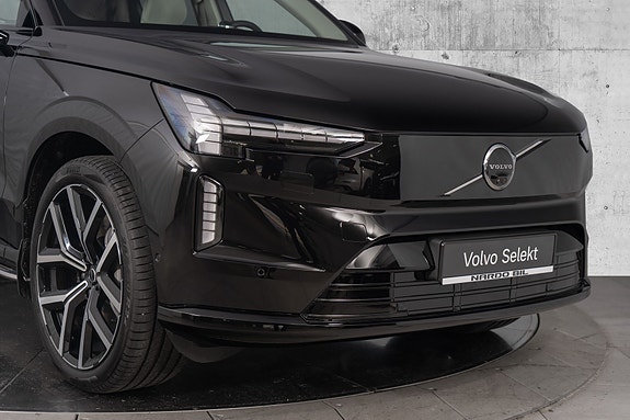 Volvo EX90 2 of 30