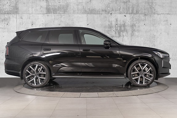 Volvo EX90 16 of 30