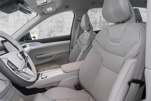 Volvo EX90 18 of 30