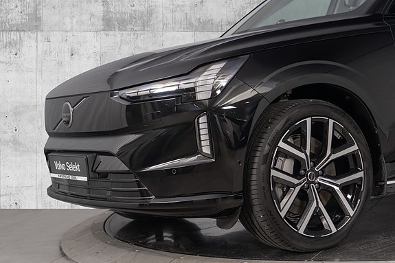 Volvo EX90 8 of 30