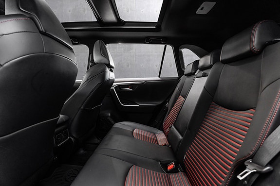 Toyota RAV4 Plug-in Hybrid 10 of 26